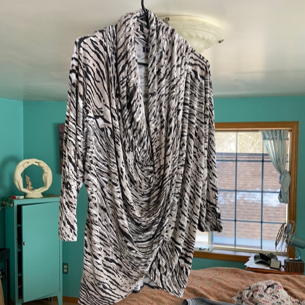 Jennifer Lopez cowl neck 3/4 sleeve animal print tunic top XL